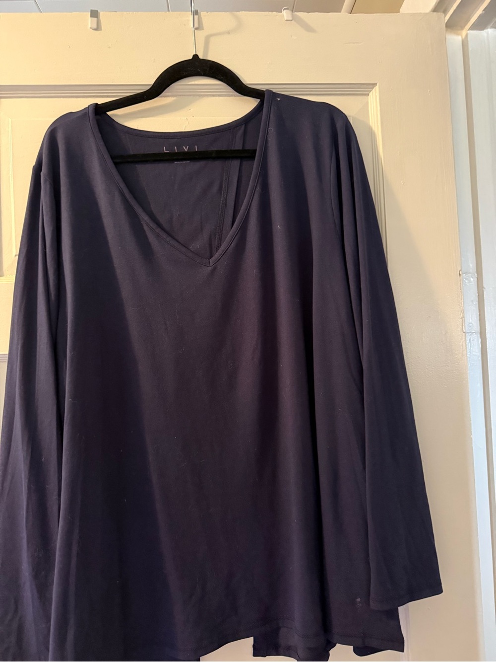 LIVI by Lane Bryant Women's Long Sleeve V-Neck Shirt in Navy